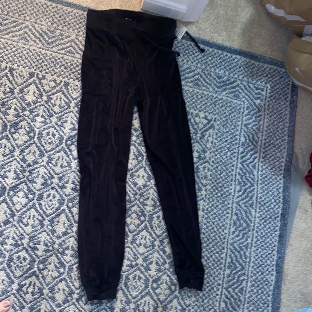 Everlast NWT velour sweatsuit size small black runs small